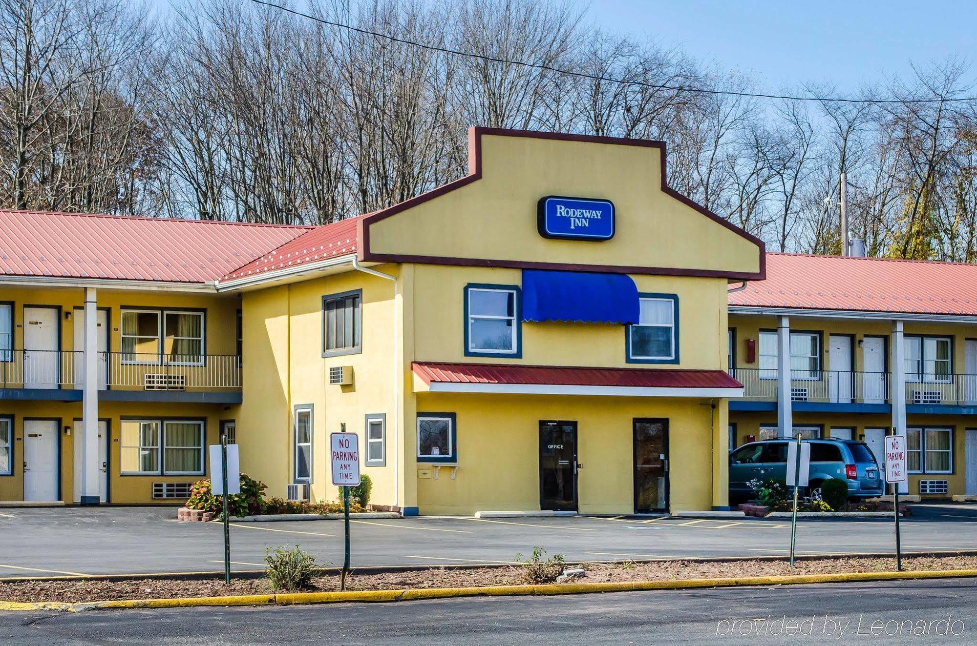 Relax Inn Льюисберг Экстерьер фото
