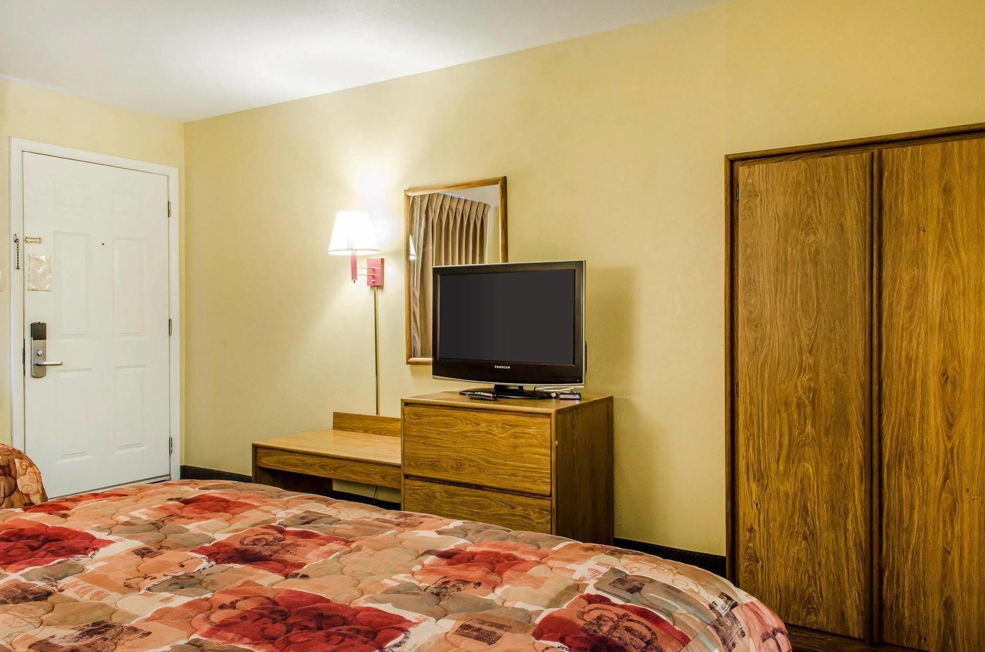 Relax Inn Льюисберг Экстерьер фото