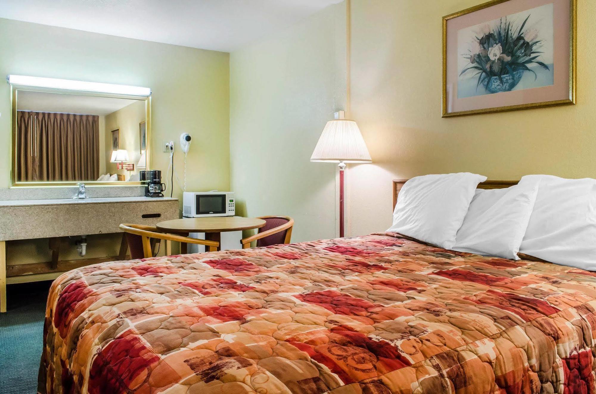 Relax Inn Льюисберг Экстерьер фото